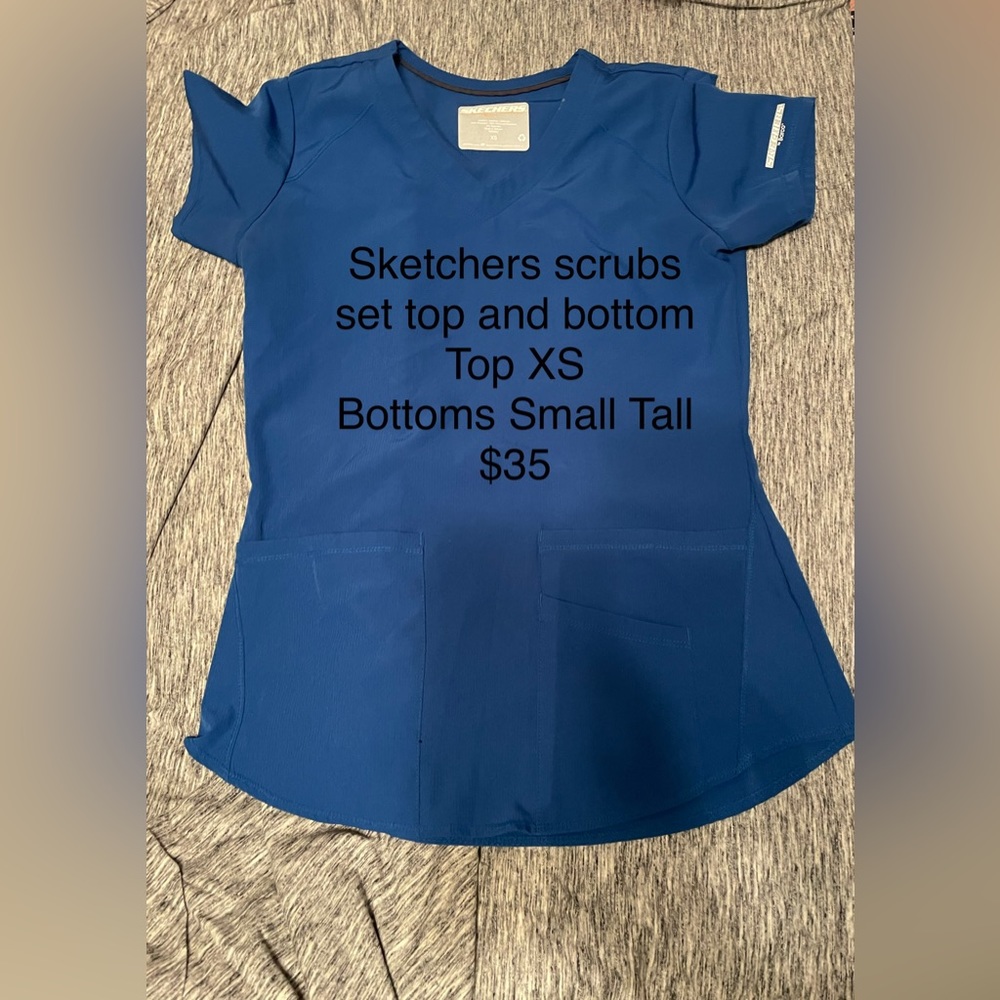 Sketchers scrub set